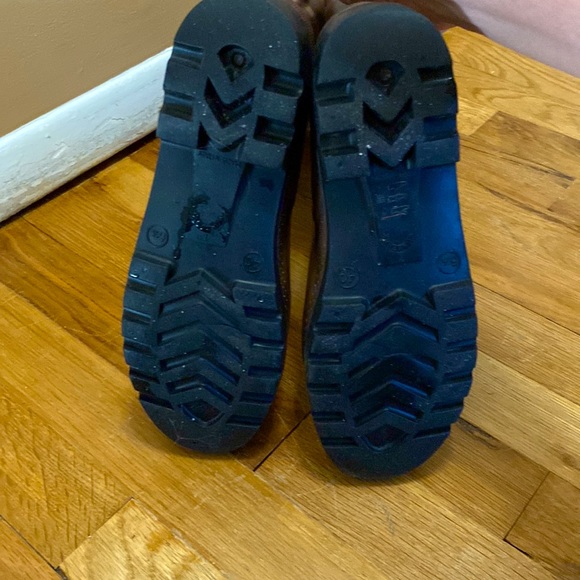 Burberry check rain boots * **PRICED TO SELL!*** - Picture 5 of 6